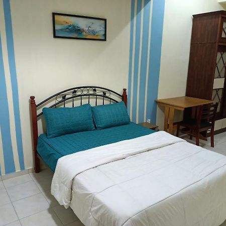 Oyo Home 90419 Sahar Guesthouse Malacca Exterior photo
