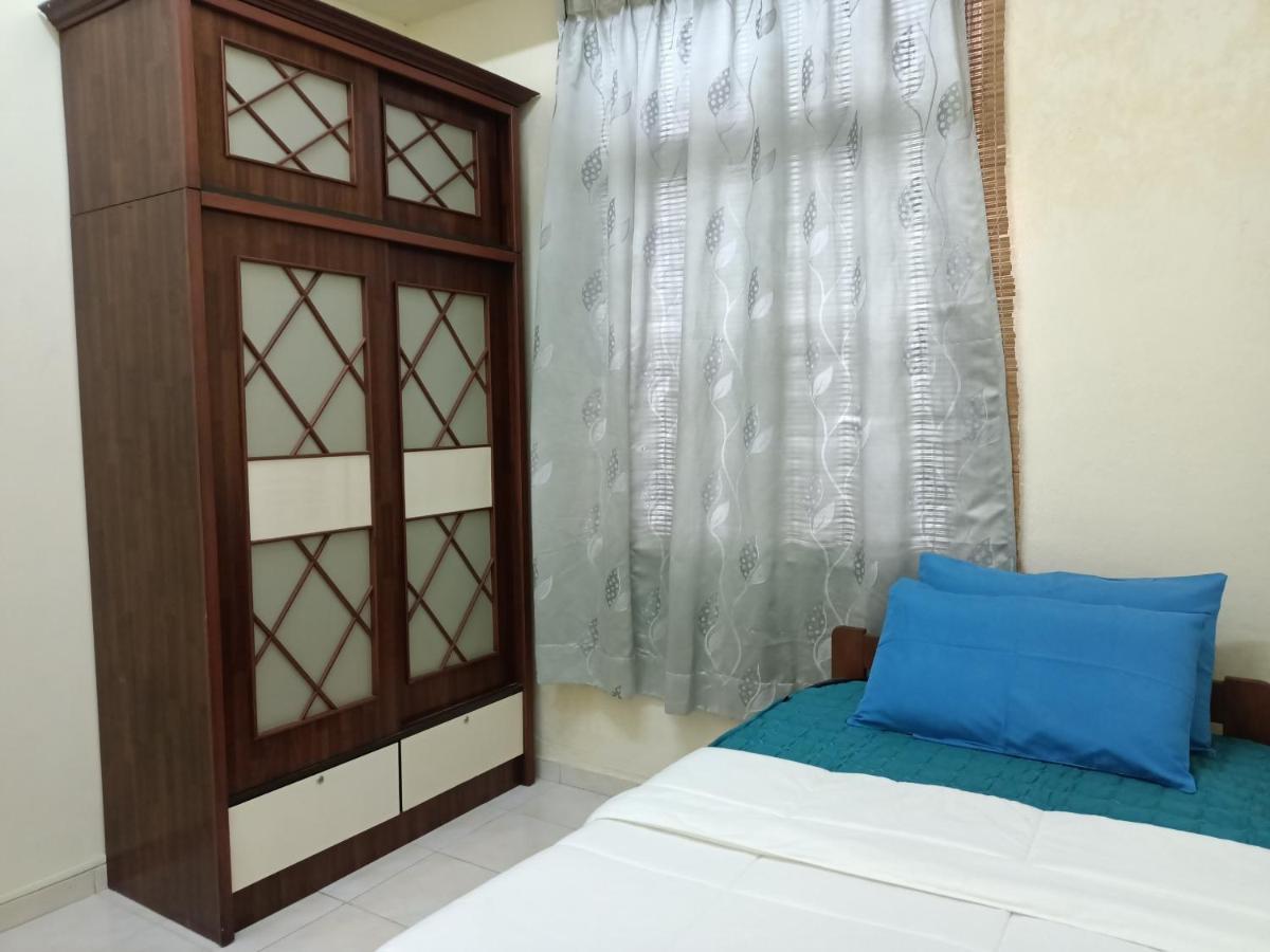 Oyo Home 90419 Sahar Guesthouse Malacca Exterior photo
