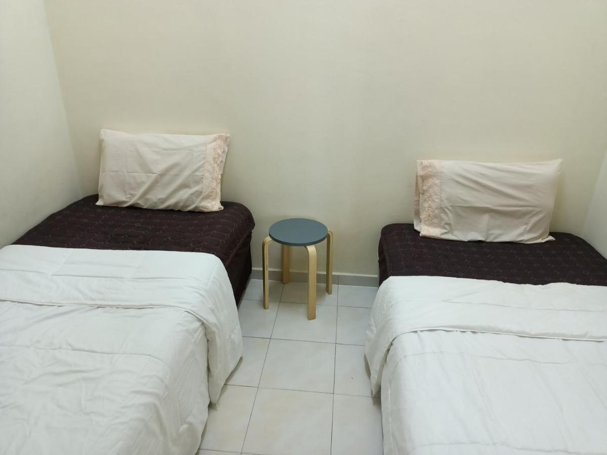 Oyo Home 90419 Sahar Guesthouse Malacca Exterior photo