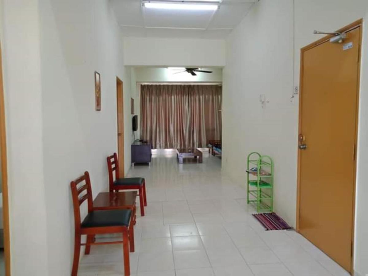 Oyo Home 90419 Sahar Guesthouse Malacca Exterior photo