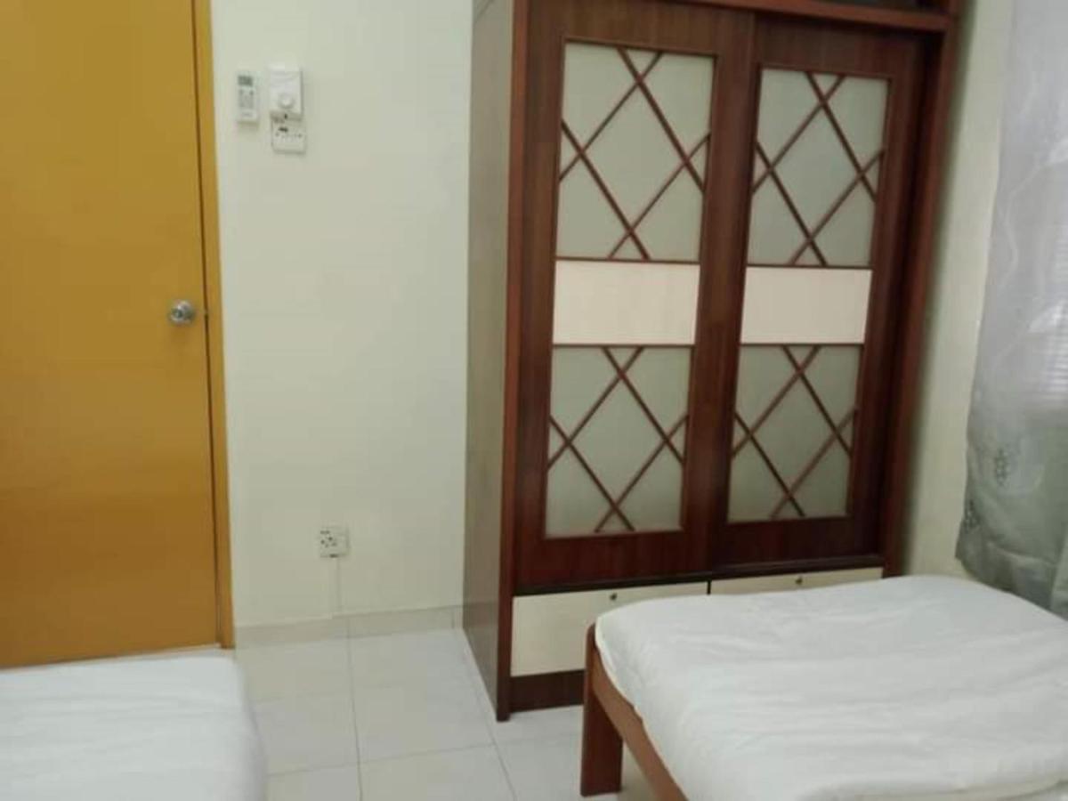 Oyo Home 90419 Sahar Guesthouse Malacca Exterior photo