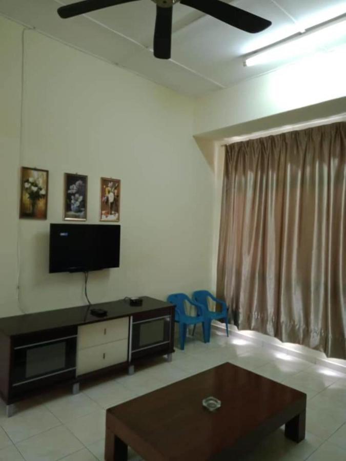 Oyo Home 90419 Sahar Guesthouse Malacca Exterior photo