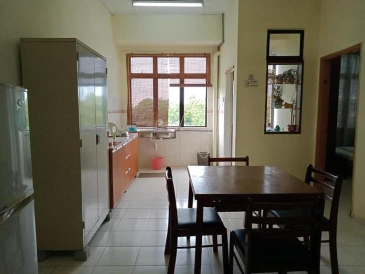 Oyo Home 90419 Sahar Guesthouse Malacca Exterior photo