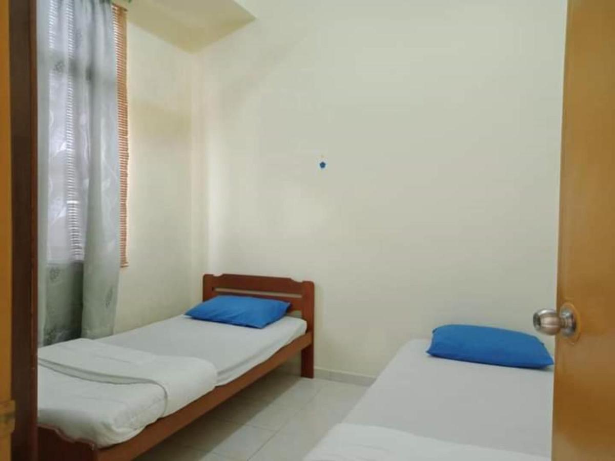 Oyo Home 90419 Sahar Guesthouse Malacca Exterior photo