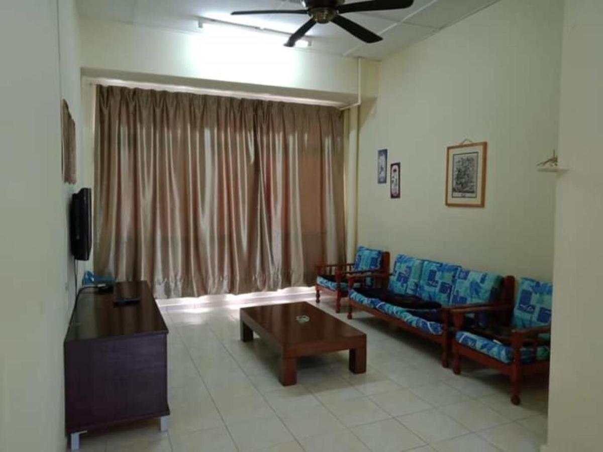 Oyo Home 90419 Sahar Guesthouse Malacca Exterior photo