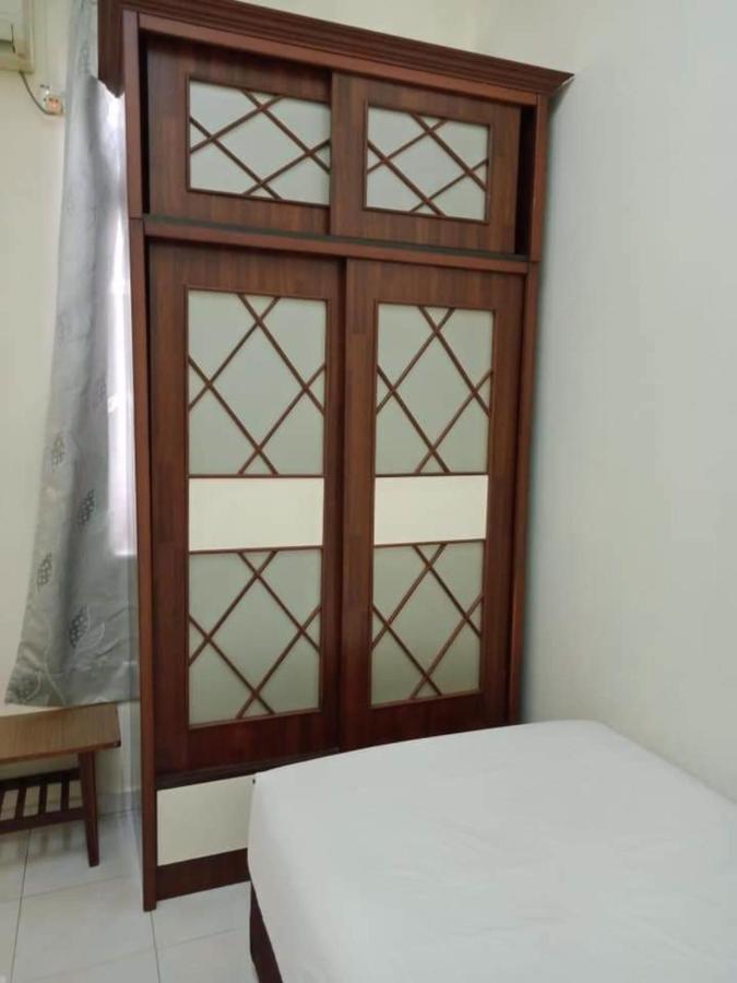 Oyo Home 90419 Sahar Guesthouse Malacca Exterior photo