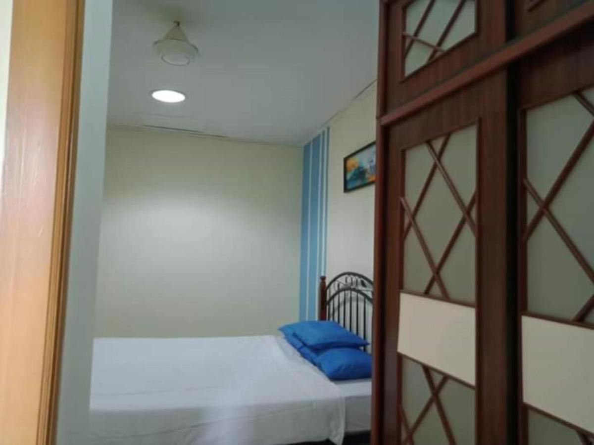 Oyo Home 90419 Sahar Guesthouse Malacca Exterior photo